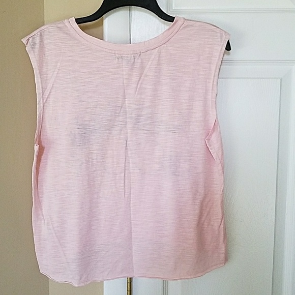 Super cute sleeveless t-shirt, size large - Picture 3 of 3
